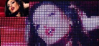 light emitting diode(led)-یک نمونه نمایشگر ال ای دی که چهره یک زن را نشان میدهد